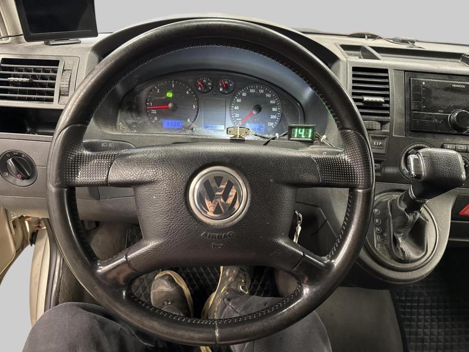 VOLKSWAGEN Caravelle 2005