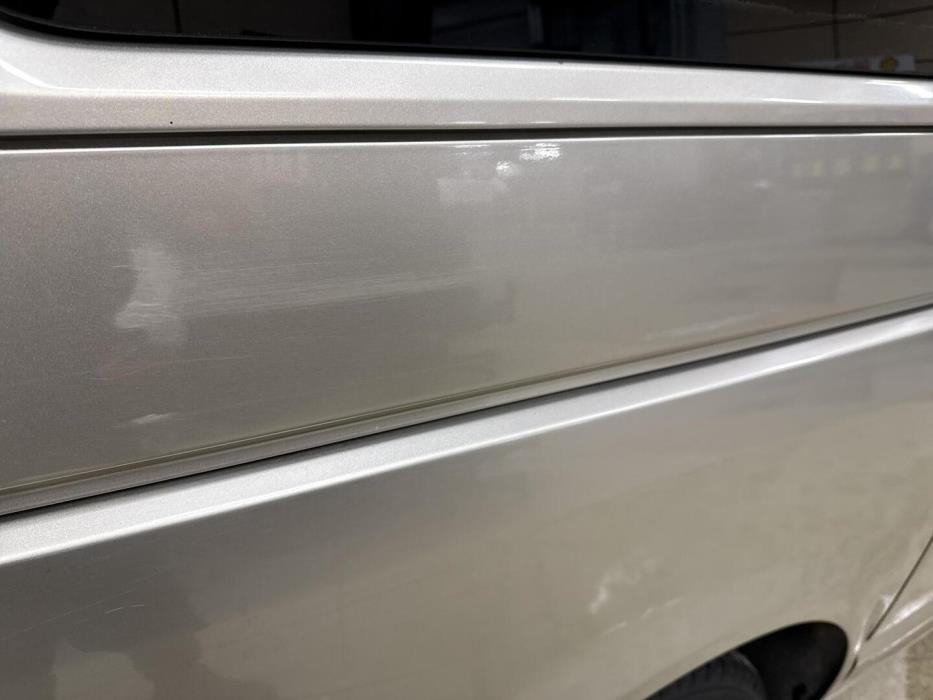 VOLKSWAGEN Caravelle 2005