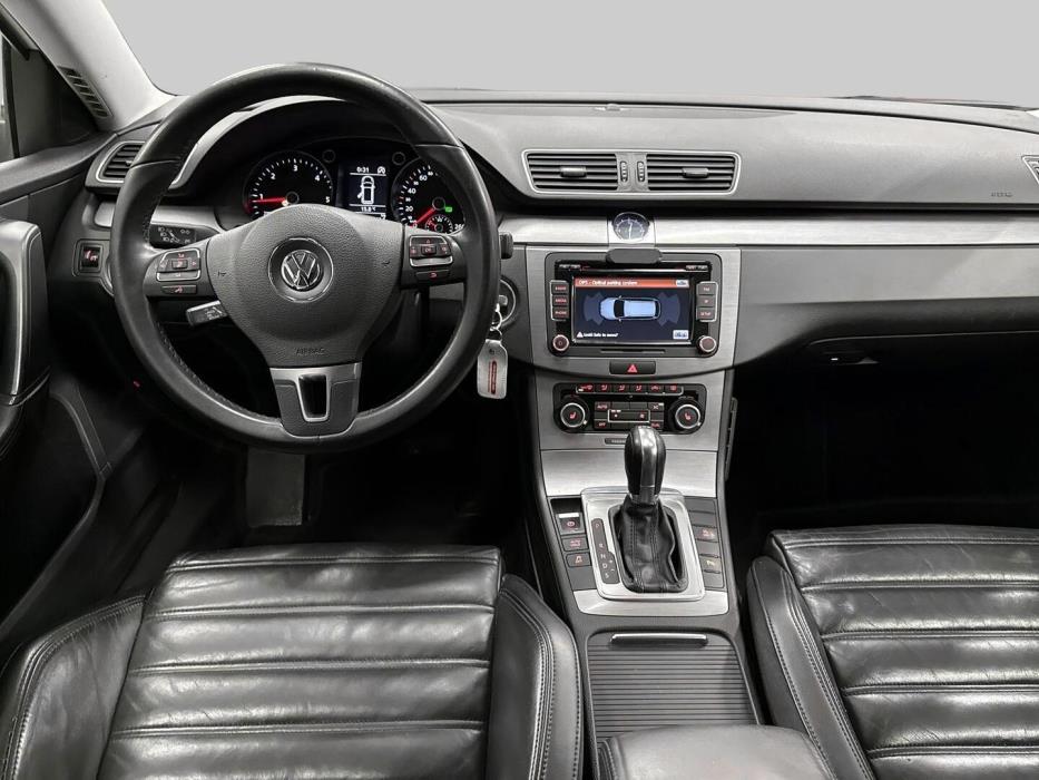 VOLKSWAGEN Passat 2012