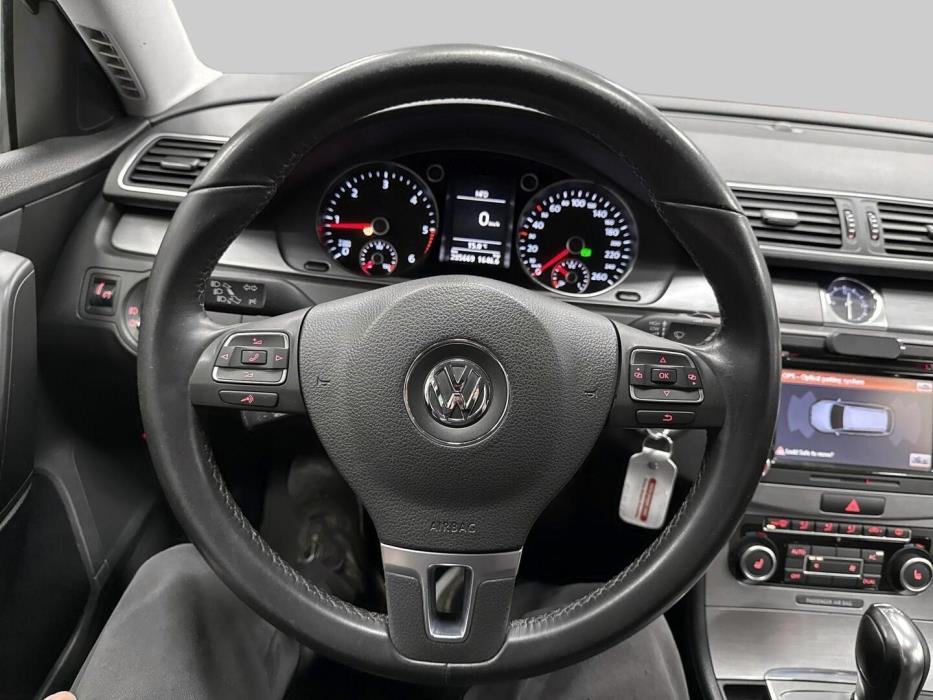 VOLKSWAGEN Passat 2012