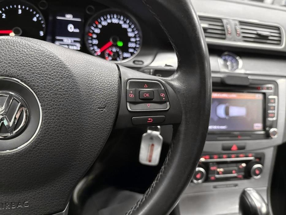 VOLKSWAGEN Passat 2012