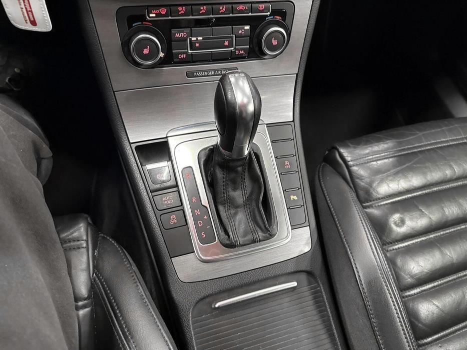 VOLKSWAGEN Passat 2012