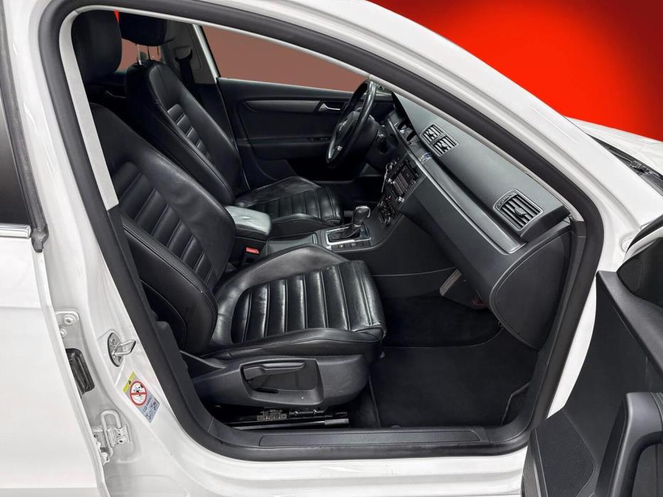 VOLKSWAGEN Passat 2012