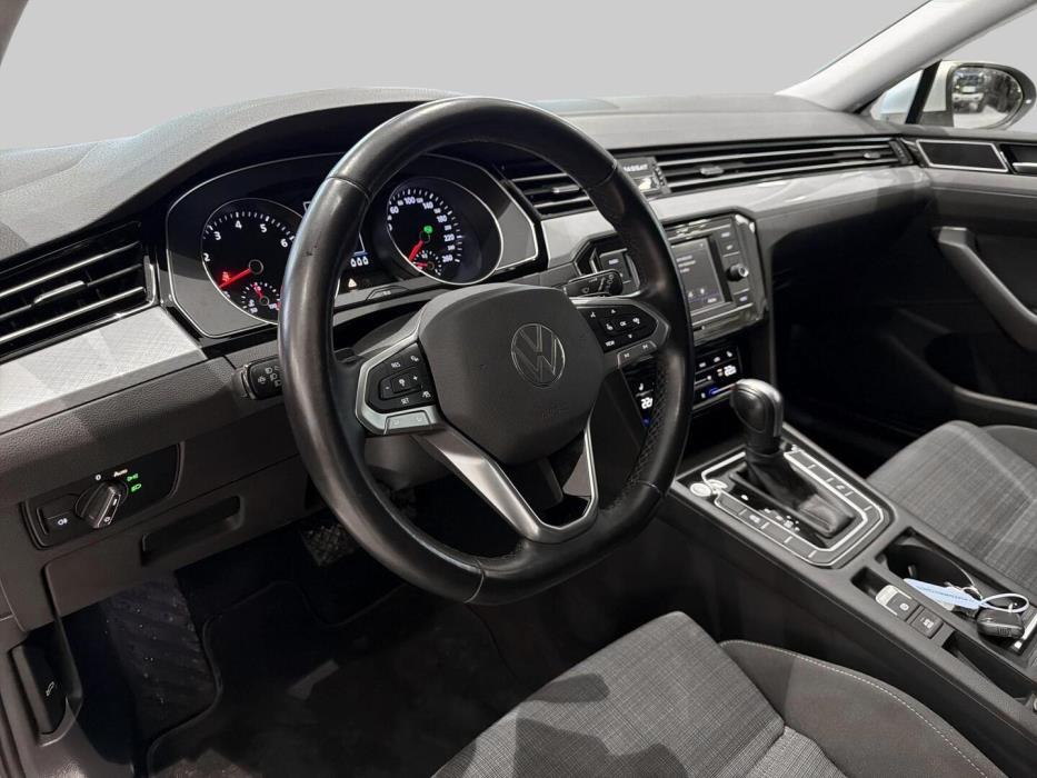 VOLKSWAGEN Passat 2022