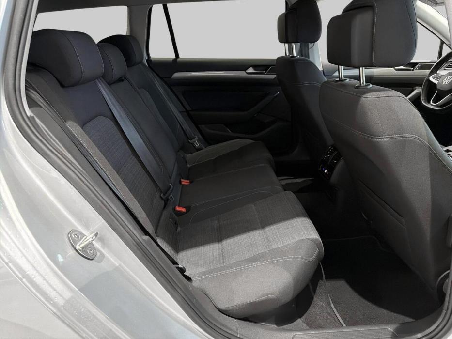 VOLKSWAGEN Passat 2022