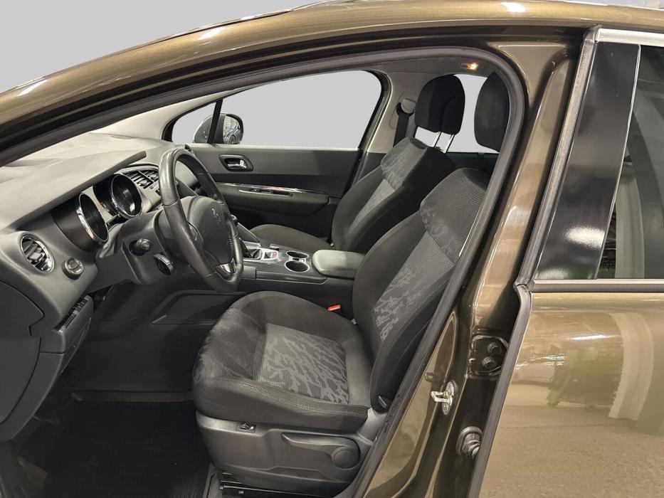 PEUGEOT 3008 2011