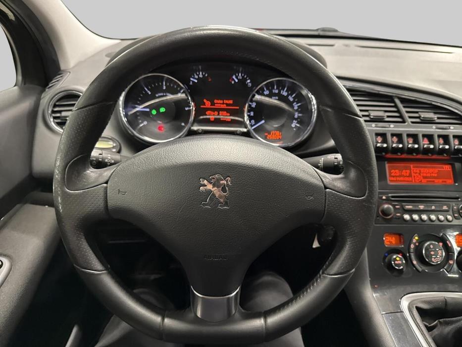 PEUGEOT 3008 2011