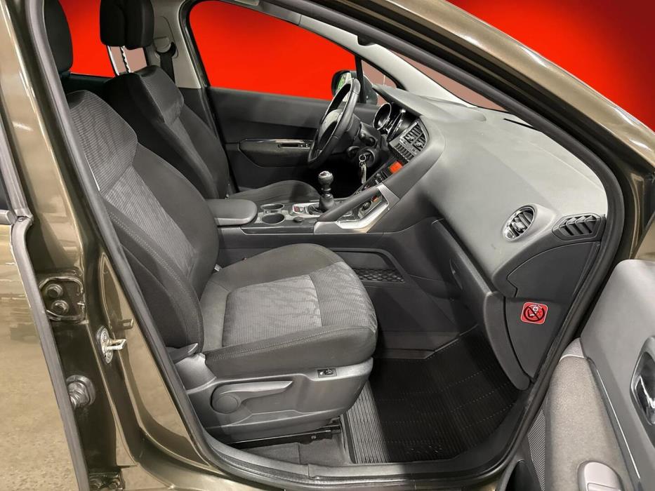 PEUGEOT 3008 2011