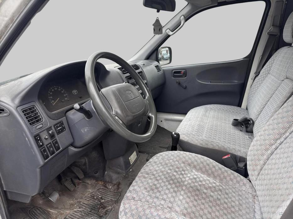 TOYOTA Hiace 2004