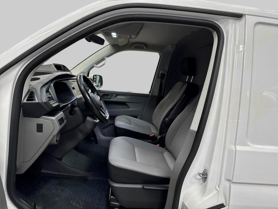 VOLKSWAGEN TRANSPORTER 2022