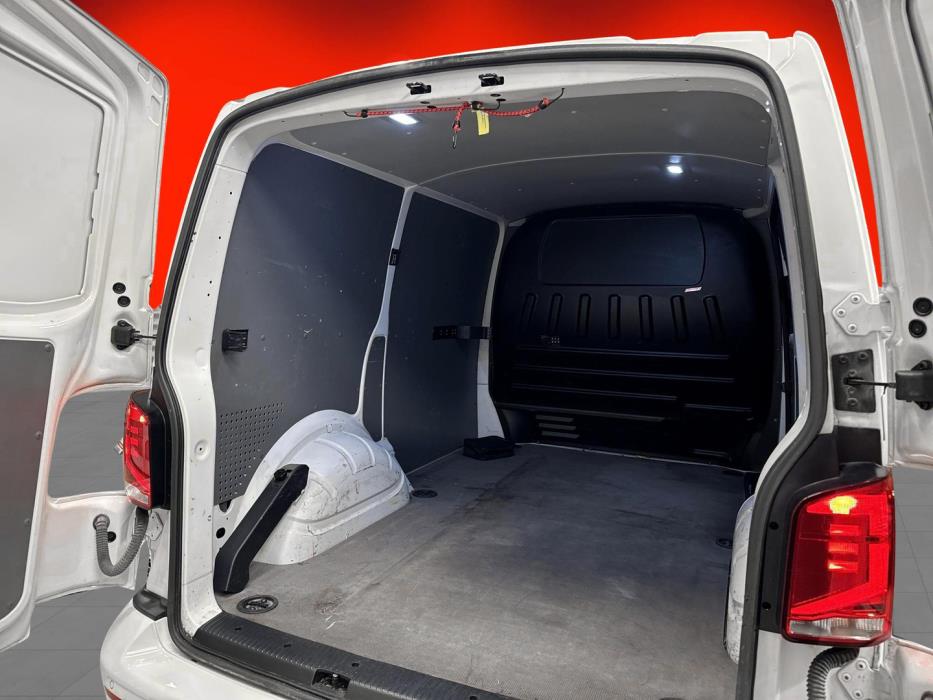 VOLKSWAGEN TRANSPORTER 2022