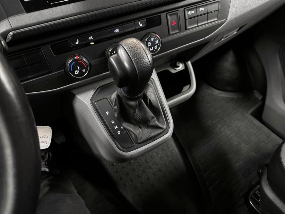 VOLKSWAGEN TRANSPORTER 2022