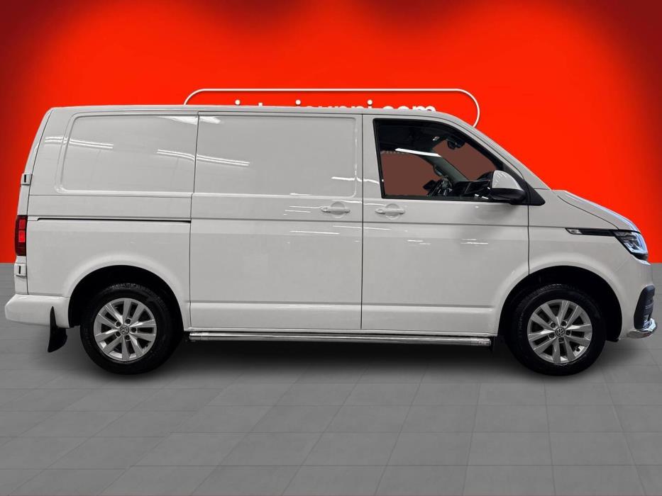 VOLKSWAGEN TRANSPORTER 2022