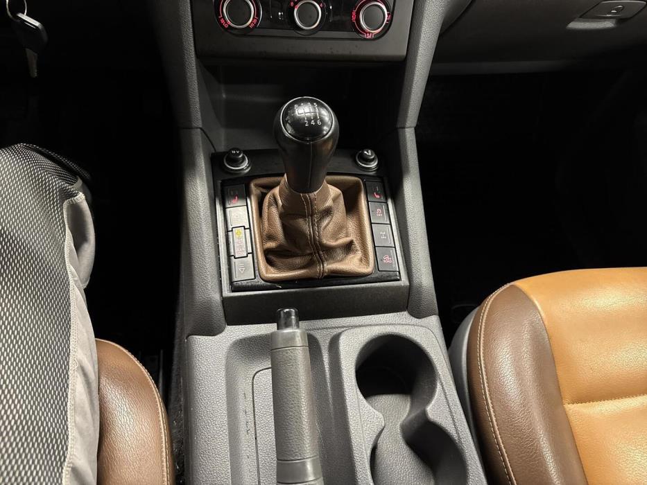 VOLKSWAGEN Amarok 2011