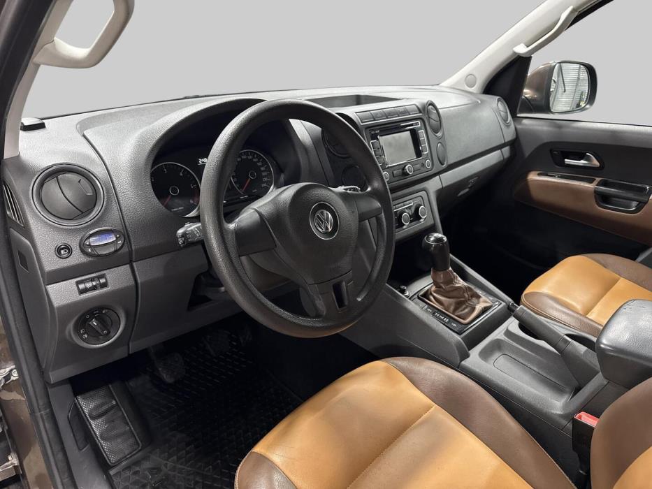 VOLKSWAGEN Amarok 2011