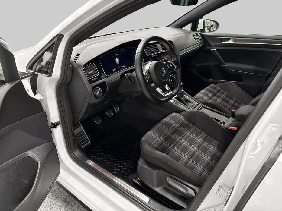 VOLKSWAGEN Golf 2018