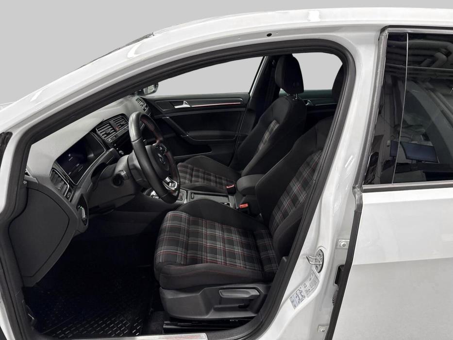 VOLKSWAGEN Golf 2018