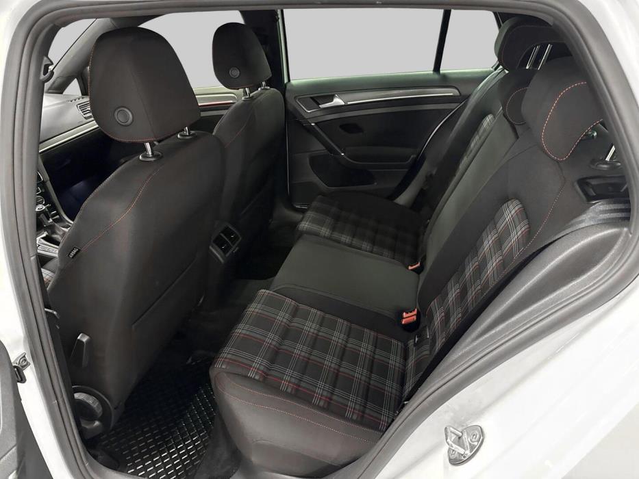 VOLKSWAGEN Golf 2018