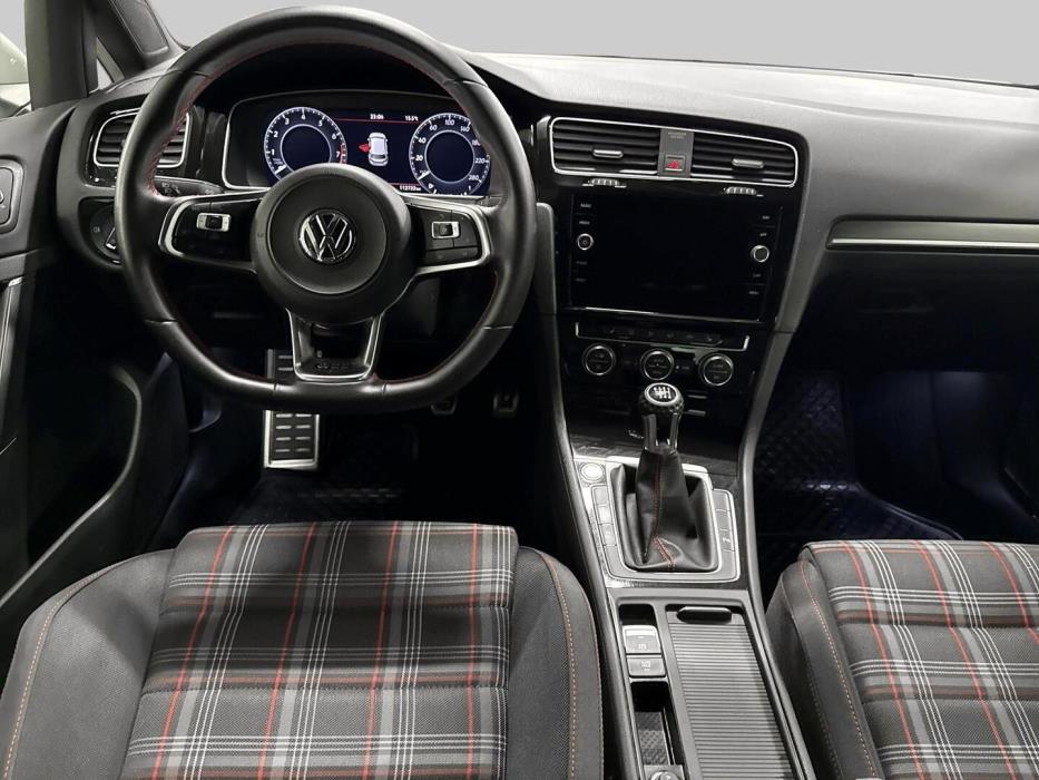 VOLKSWAGEN Golf 2018