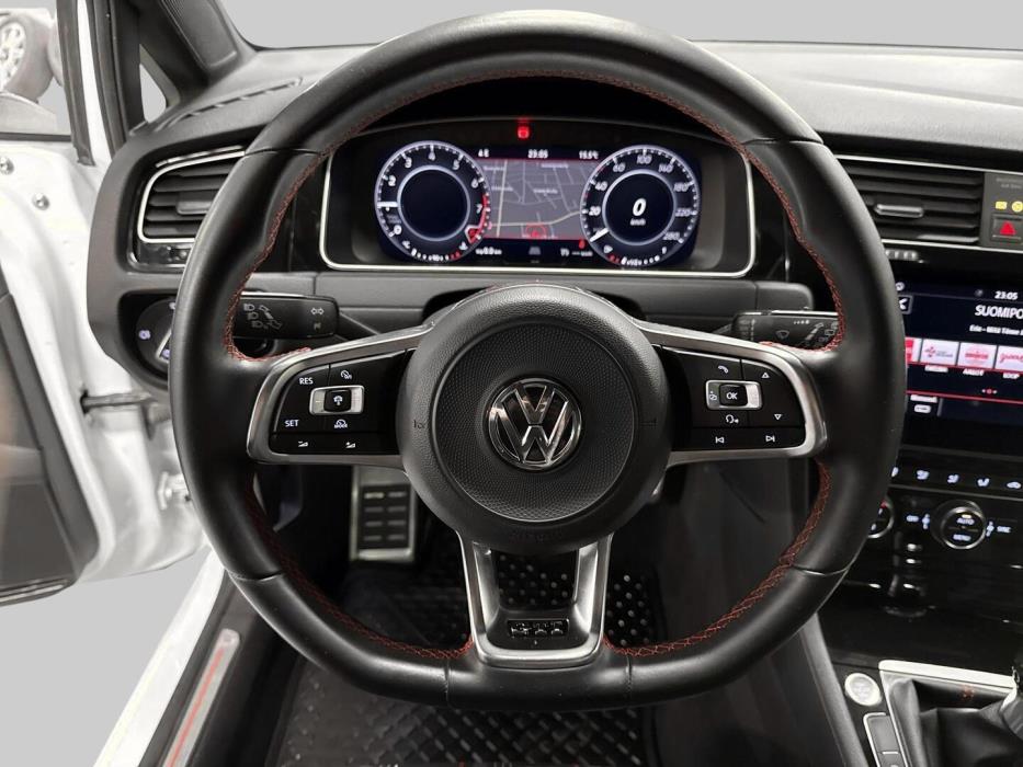 VOLKSWAGEN Golf 2018