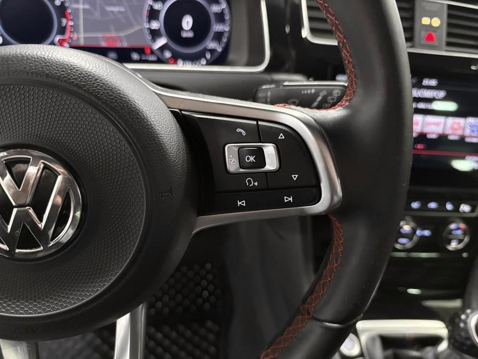 VOLKSWAGEN Golf 2018