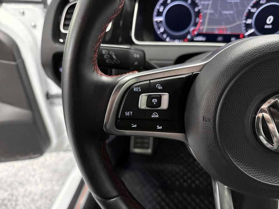 VOLKSWAGEN Golf 2018