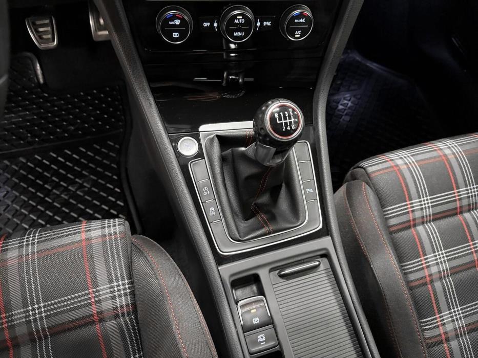 VOLKSWAGEN Golf 2018