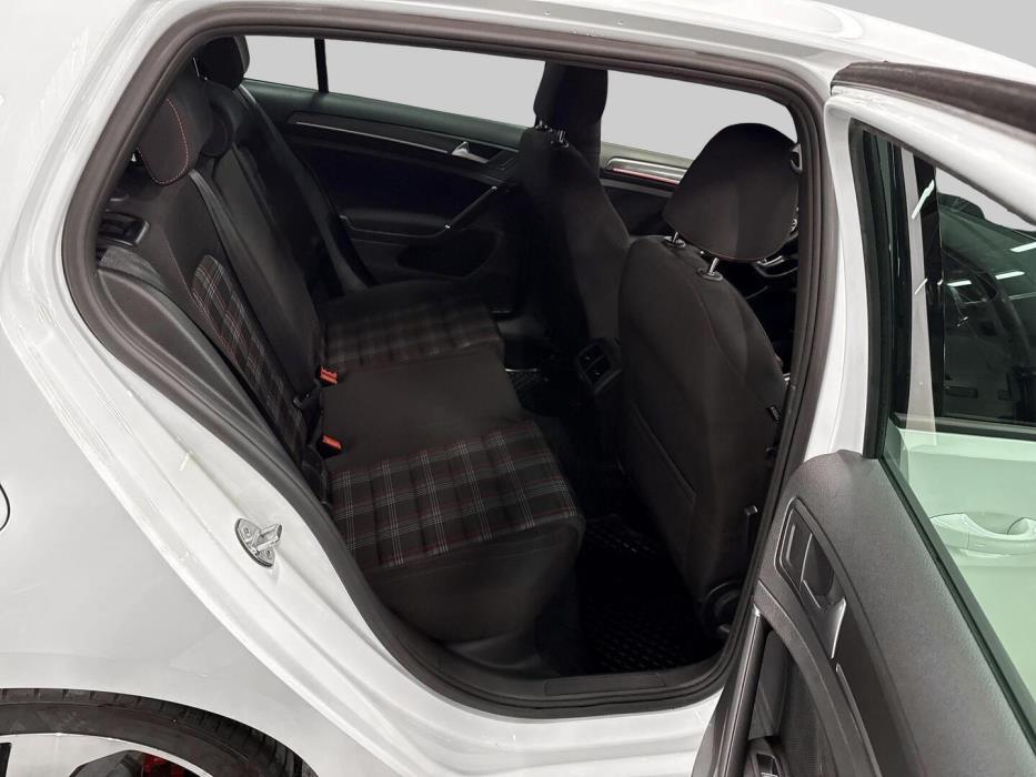 VOLKSWAGEN Golf 2018