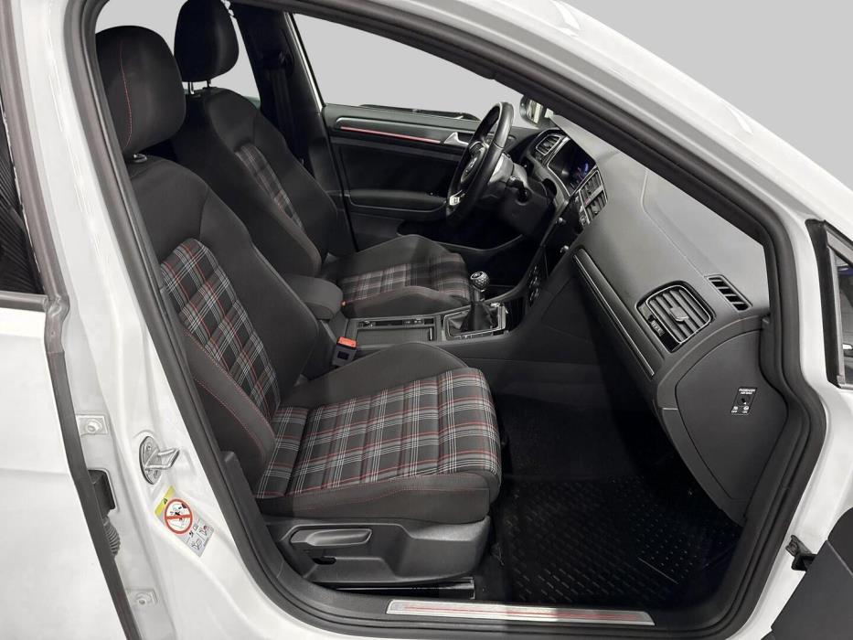 VOLKSWAGEN Golf 2018