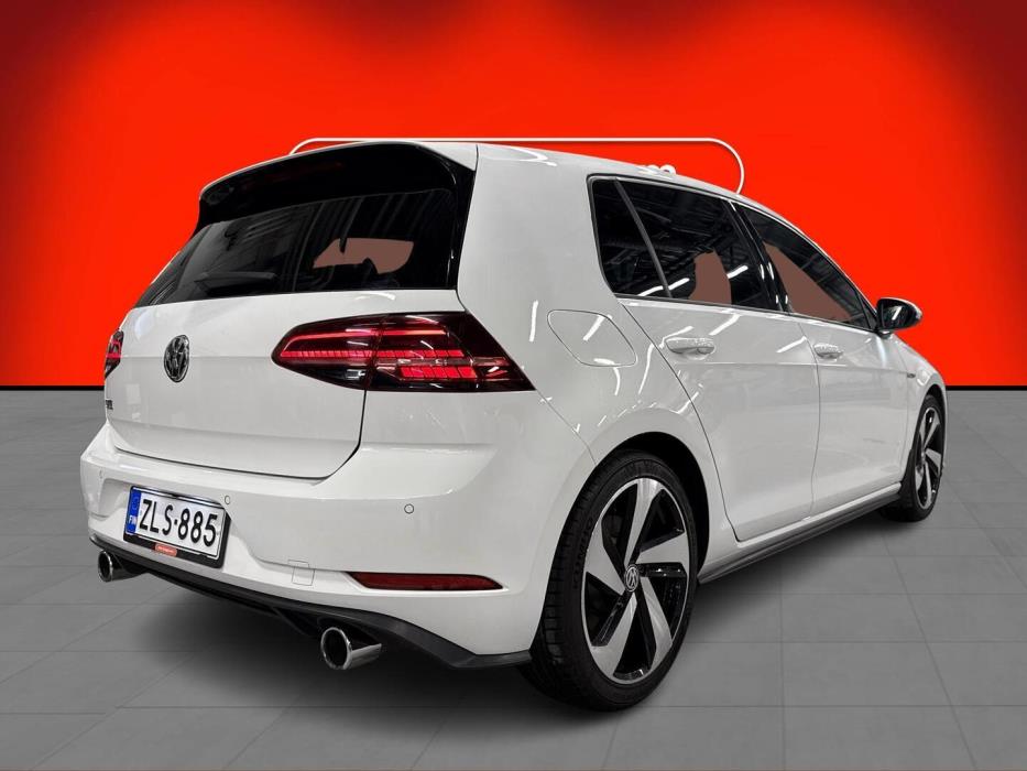 VOLKSWAGEN Golf 2018