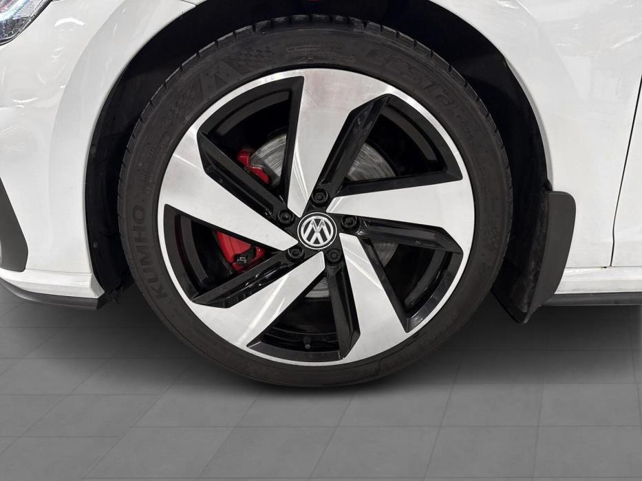 VOLKSWAGEN Golf 2018