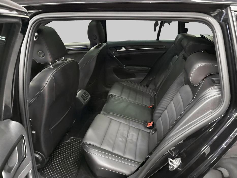 VOLKSWAGEN Golf 2015