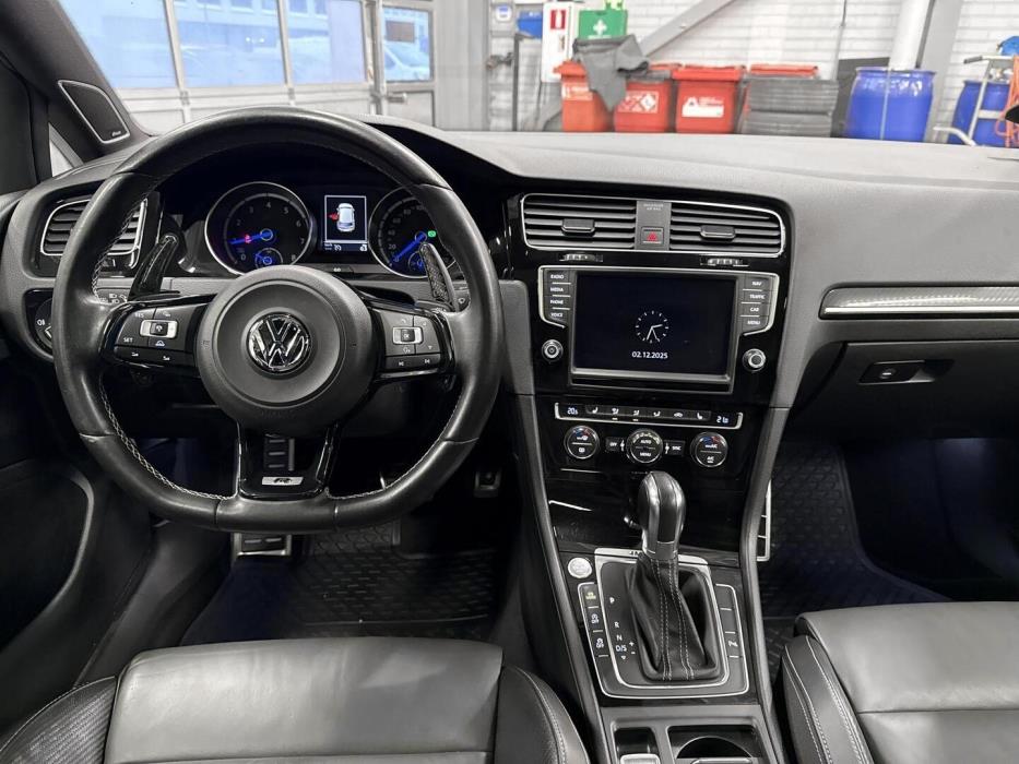 VOLKSWAGEN Golf 2015