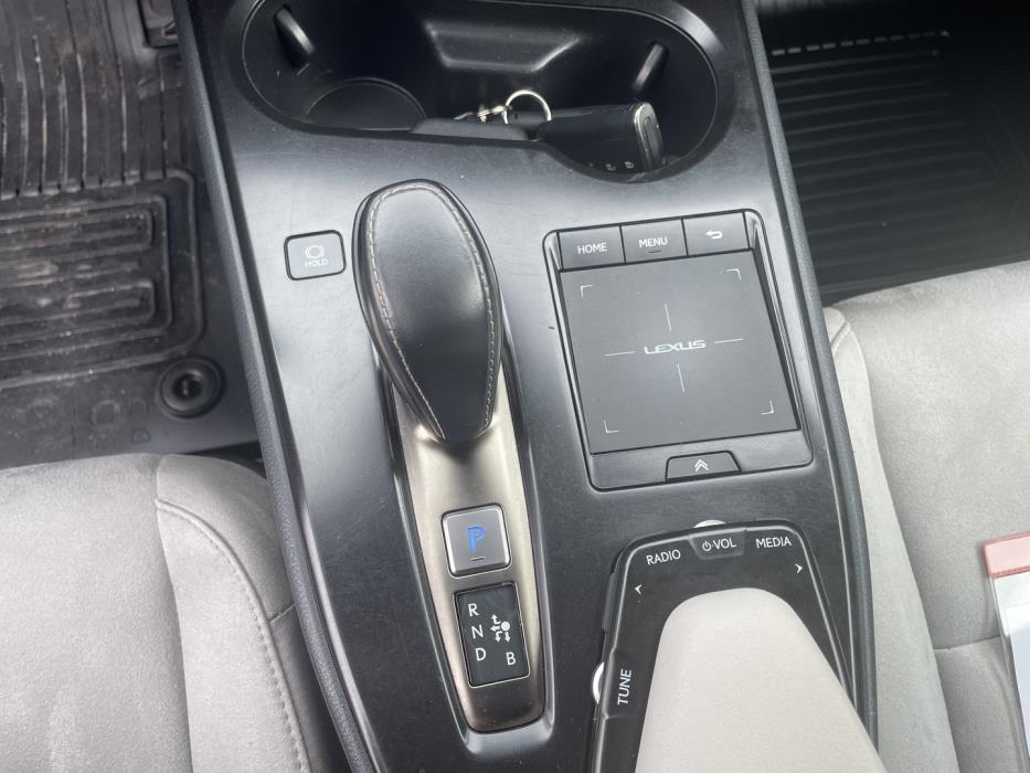 LEXUS UX 2021