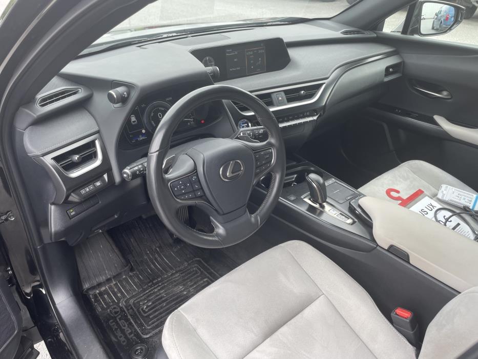 LEXUS UX 2021
