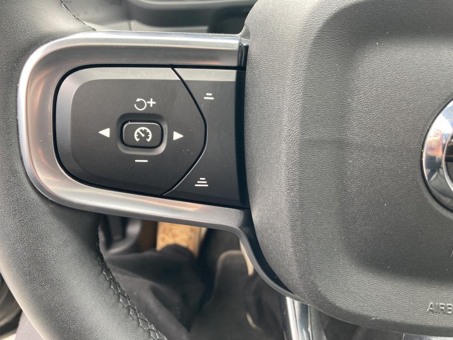 VOLVO C40 2023