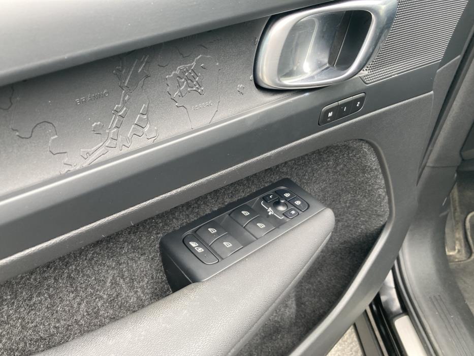 VOLVO C40 2023