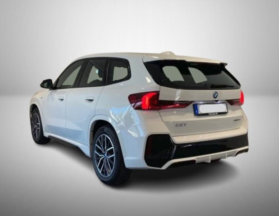 BMW iX1 2024