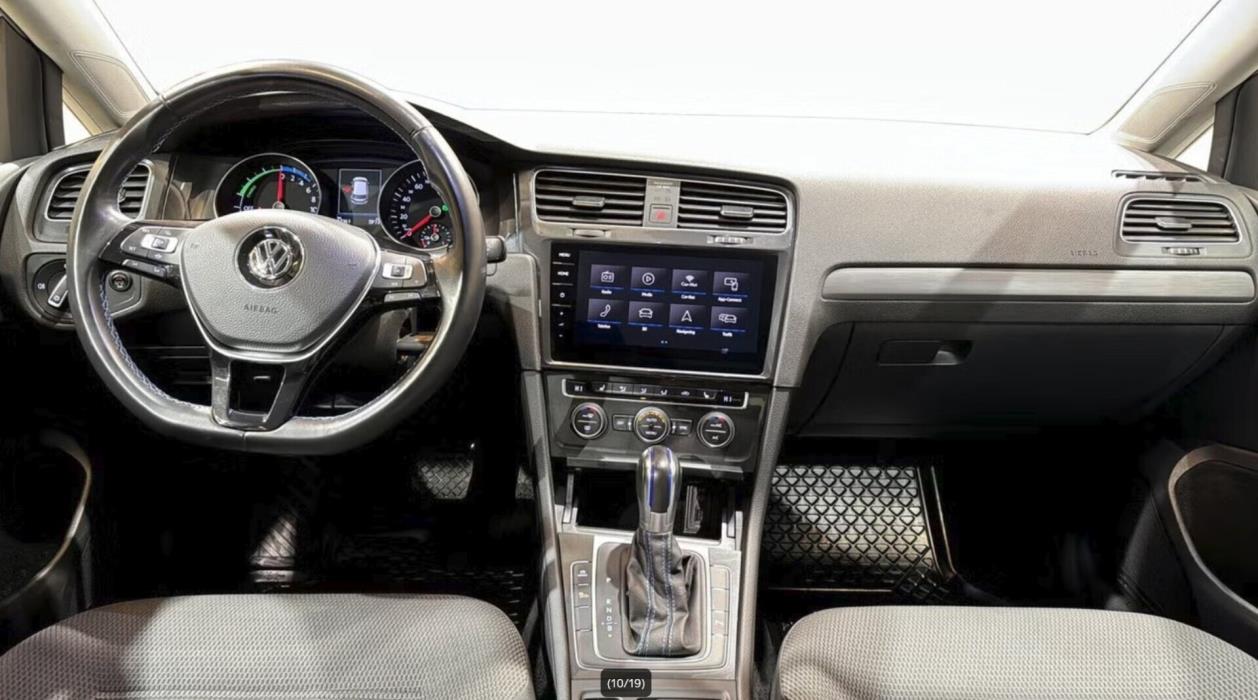 VOLKSWAGEN Golf 2019