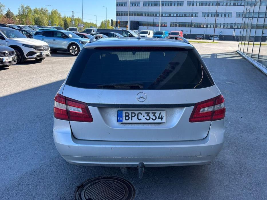 MERCEDES-BENZ E 2010