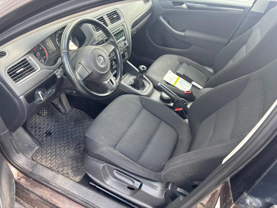 VOLKSWAGEN Jetta 2013