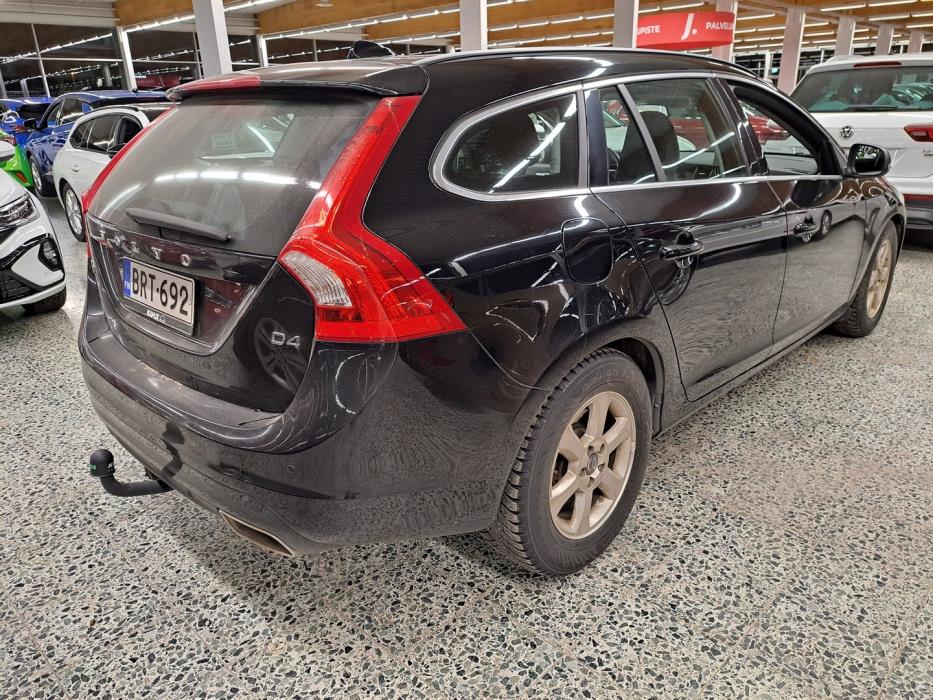VOLVO V60 2015