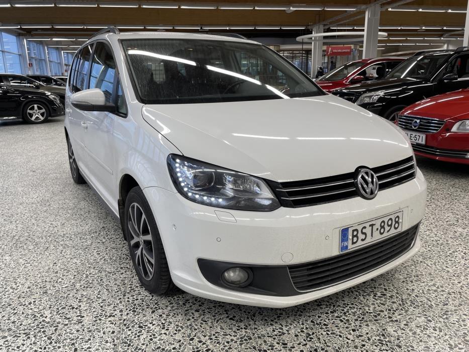 VOLKSWAGEN Touran 2015