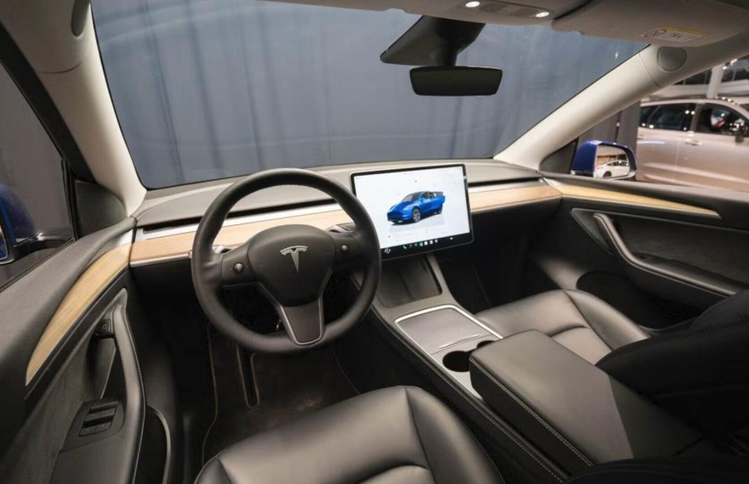 TESLA Model Y 2023