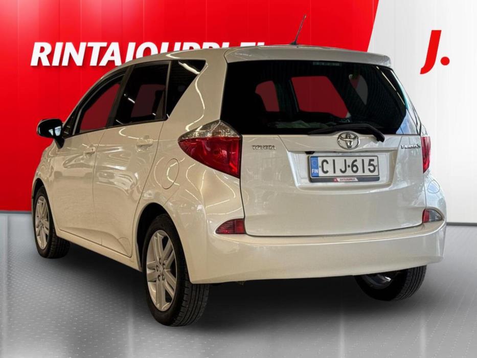 TOYOTA Verso-S 2011