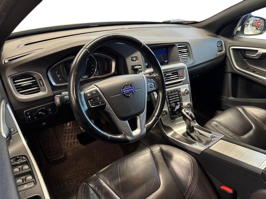 VOLVO V60 2015