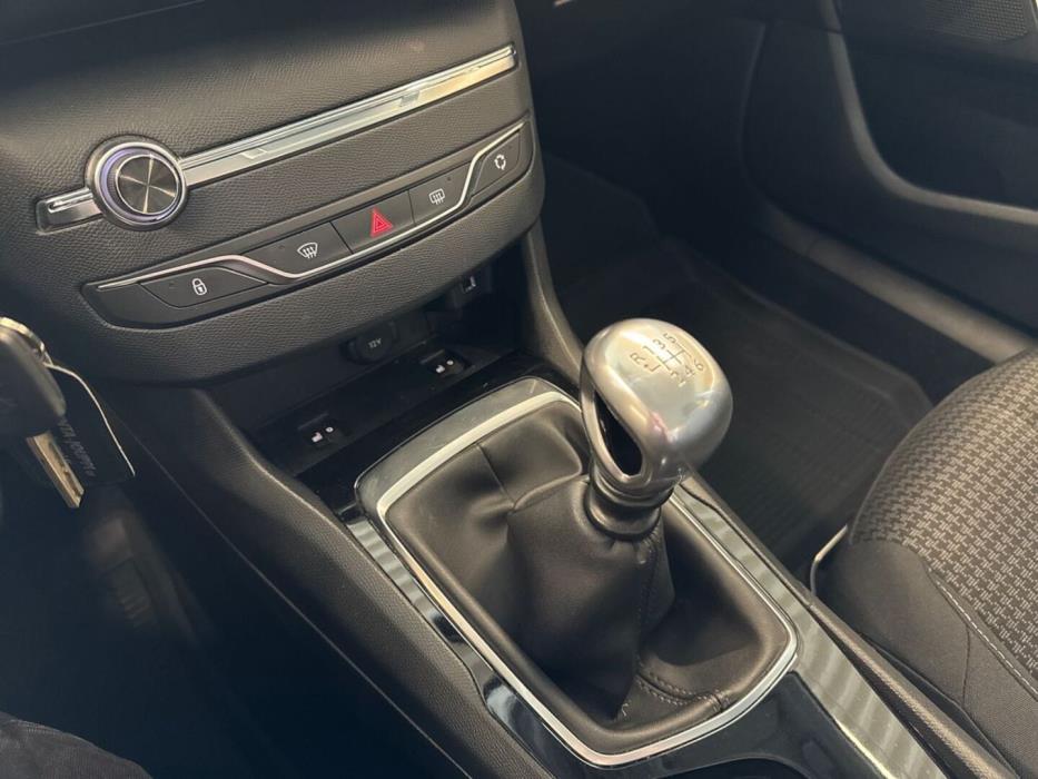PEUGEOT 308 2018
