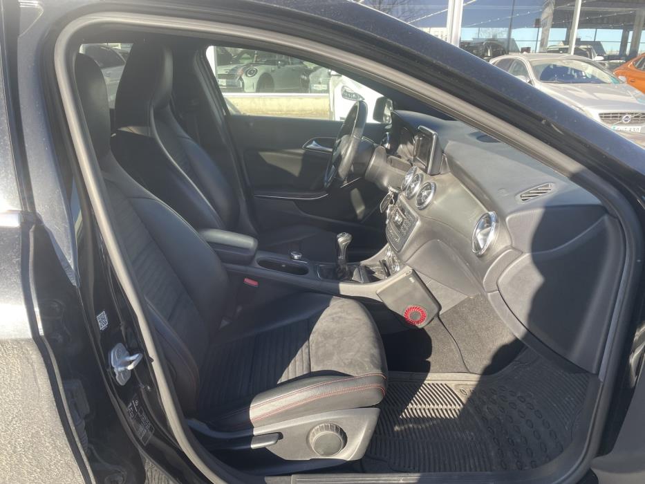 MERCEDES-BENZ GLA 2014