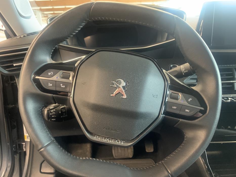 PEUGEOT e-2008 2022