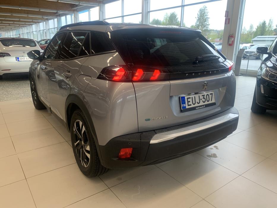 PEUGEOT e-2008 2022